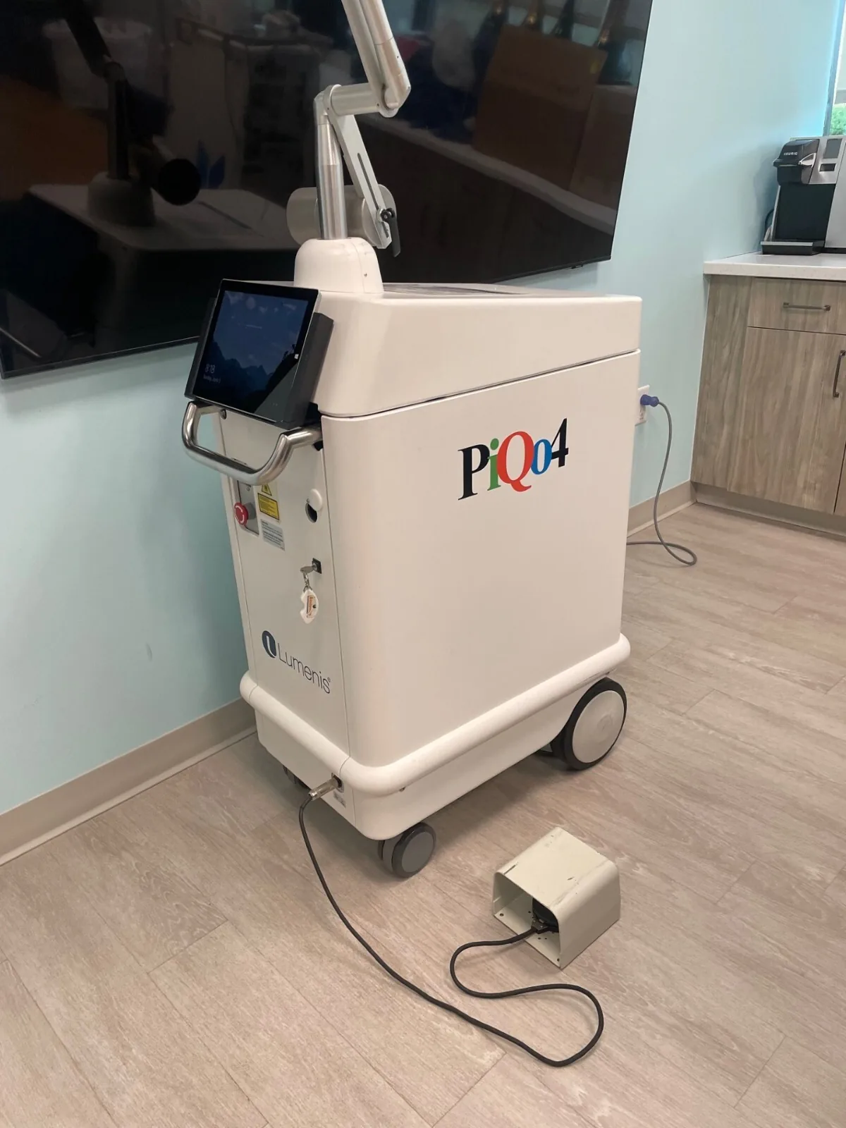 Owner photograph of a Lumenis PiQo4 system.